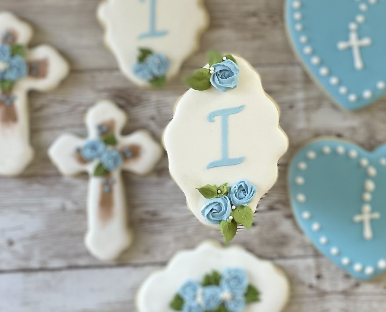 Beautifully decorated cookies with tiffany blue roses